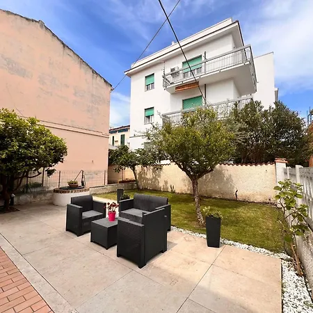 A 2 Passi Dal Mare 度假居 *