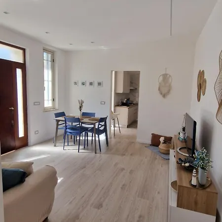 A 2 Passi Dal Mare * 滨海弗兰卡维拉